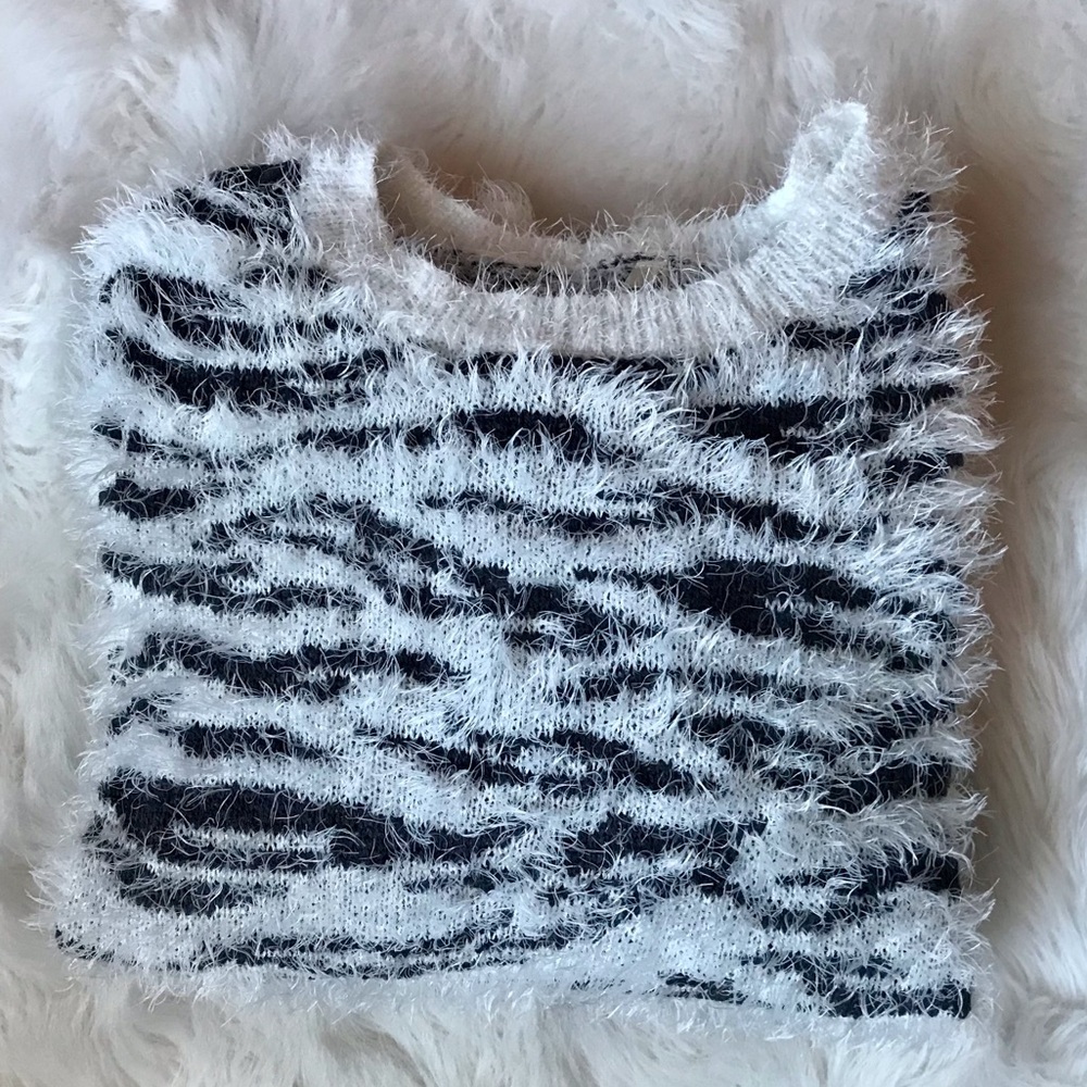 🖤MUDD Fuzzy Sweater🖤